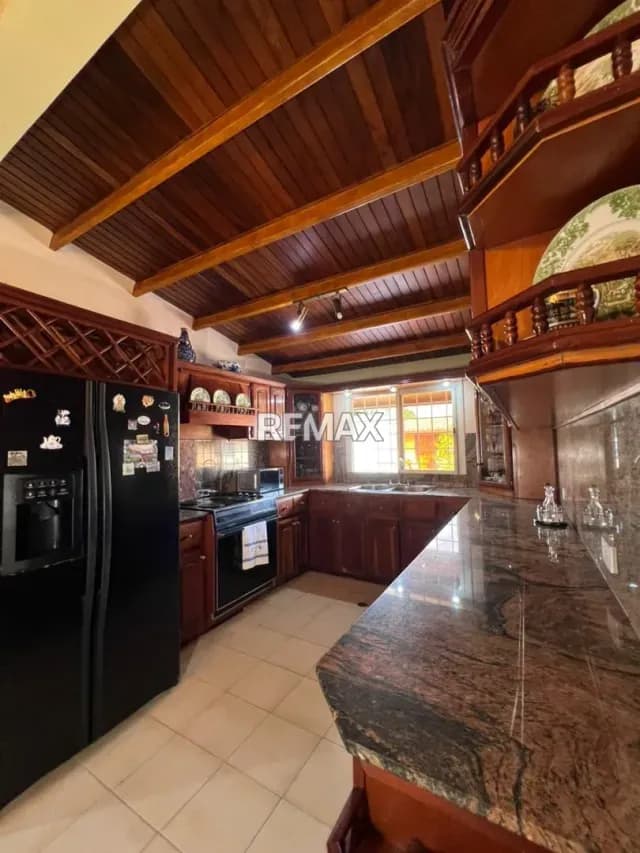 Venta en Exclusiva Casa Ubicada en un condominio privado, tranquilo y en impecable estado de conservación en una ubicación verdaderamente privilegiada.