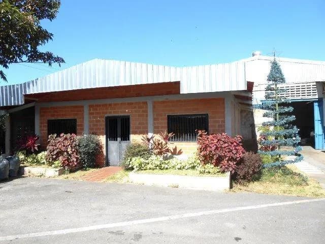 Comercial (Galpon - Deposito) en Venta en Centro, Aragua