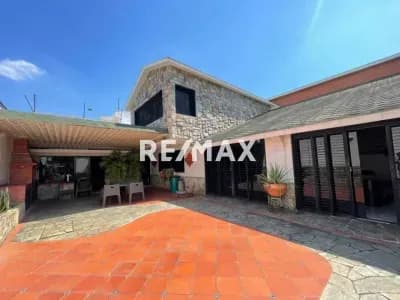 CASA EN VENTA EN ALTOS DE GUATAPARO