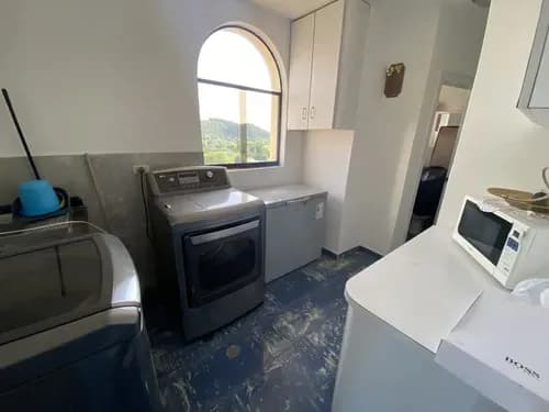 Vende Exclusivo Y Amplio Penthouse De 3 Niveles Ubicado En La Urb La Soledad Res Castillo Real 015js