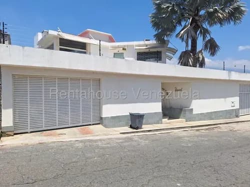 LG Vendo Casa Remodelada En Calle Privada De La Urb. De Prados Del Este