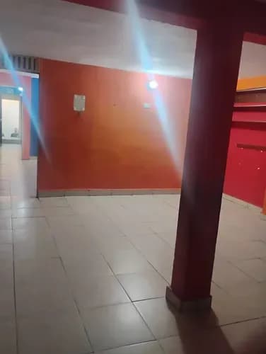 Se Ofrece De Local Comercial Con Mezzanina Excelente Ubicac