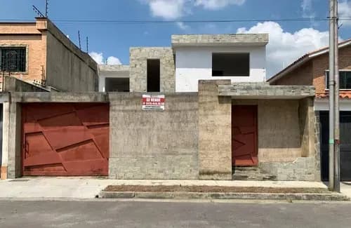 Vivienda Unifamiliar Quintas Del Norte De 2 Plantas Ubicada En Urb Quintas Del Norte Naguanagua Excelente Ubicación Detrás Del Cc Cristal Y Un Moderno Diseño Arquitectónico. (obra Gris) 230m2 De T