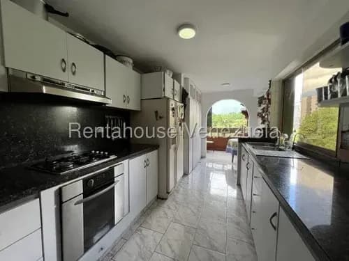 Tg Apartamento En Venta En Macaracuay, En Calle Cerrada, Edificio De Baja Densidad 26-18430