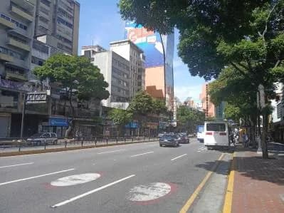 Excelente Local situado a pie de calle en la Av Francisco de Miranda