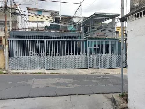 Casa Ideal Para Escuela De Formación, Fundación, Tecnológico, Casa De Retiro, Escuela De Cheff, Restaurant, Posada, Motel. Oficina Administrativa Con Baño, Área Social, Deportiva, Cocina.