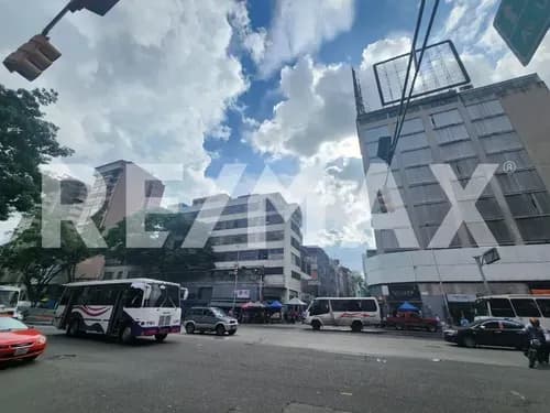 Se Vende Local Comercial En La Avenida Fuerzas Armadas
