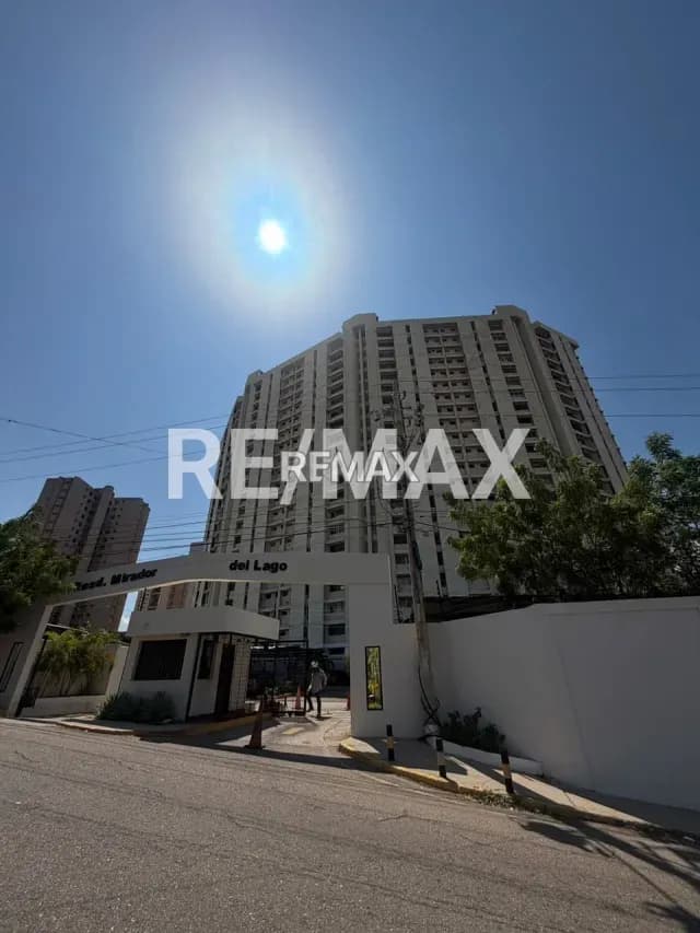 Apartamento en venta en edificio mirador del lago