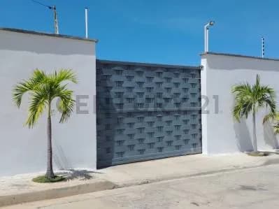 CASA EN PLAYA EL AGUA CON POTENCIAL TURISTICO Y COMERCIAL
