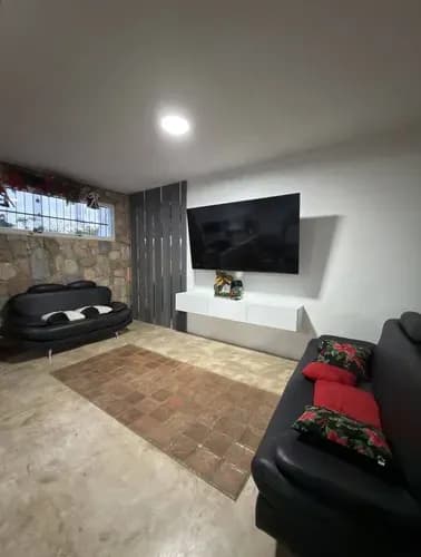 Majestuosa Casa Quinta De 450 M2 En Parcela De 1.980 M2 Con Piscina, Caney Y Planta Total De 50 Kva Urbanización Mini Granjas Las Morochas, San Diego Sg:313732