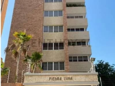 Alquiler Apartamento edif. Piedra Luna, en la Lago, Maracaibo con Planta y Pozo