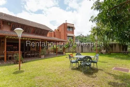 Colinas Del Tamanaco Casa En Venta Estilo Campestre Y Doble Altura #26-13507 Darlys