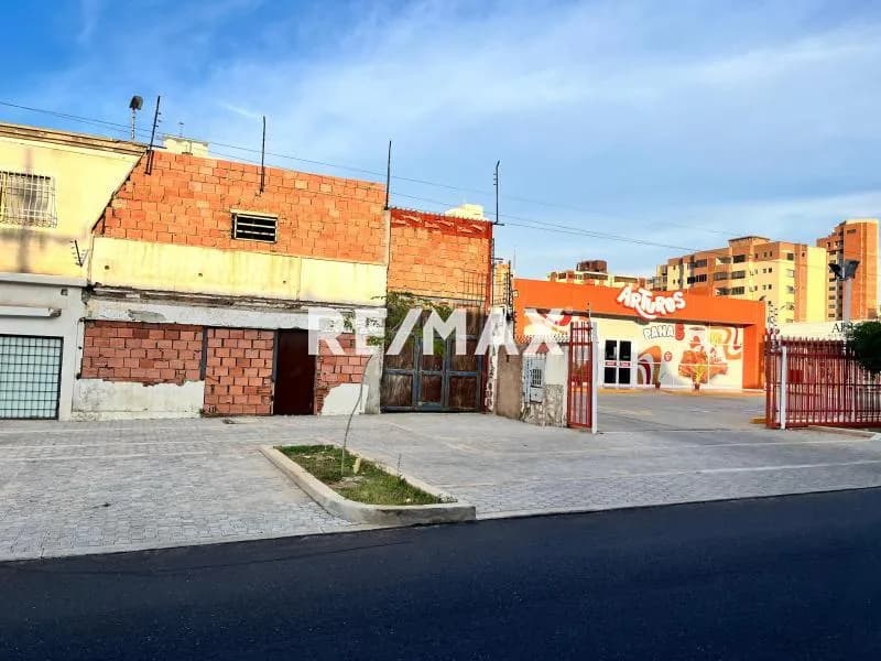 Local comercial en obra – Av. 11 con Calle. 72, Maracaibo