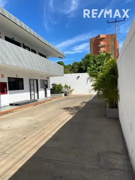 EDIFICACION COMERCIAL