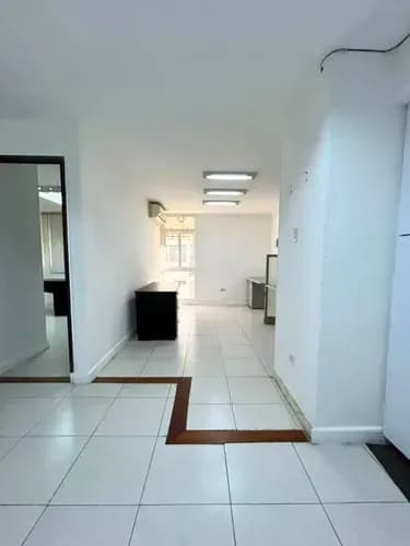 Alquiler/ Oficina/ Las Mercedes/ 45 Mts2/ 2o/ 1b/ 1pe