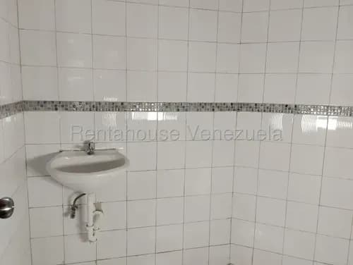 *jl/local Comercial Con Oficinas Y Mas Bondades En Alquiler Centro Barquisimeto Lara, Venezuela, Cod. 26-6247/ 2 B/ 120 M2