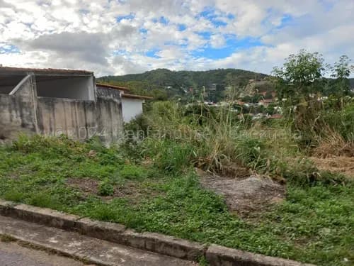 Terreno En Venta En Prados Del Este Calle Cerrada