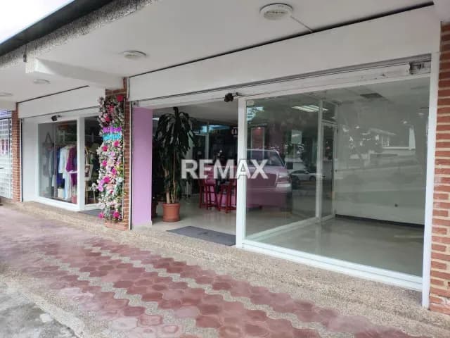 ALQUILER DE LOCAL COMERCIAL EN MINI MARKET SANTA MARTA (#1)
