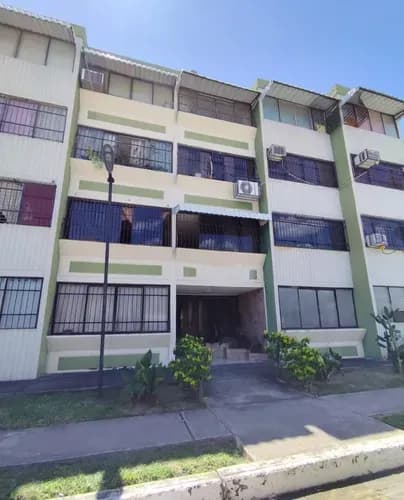 Apartamento Rn San Diego Los Andes Frente A C.c. Fin De Siglo Transporte Inmediato, Negocios, Desocupados Piso Último, Libre De Gravamen