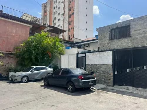 Casa En Venta Con 3 Anexos Independientes | Urb. Camoruco, Valencia, Cerca Av. Bolívar Norte | 198 M² | Oportunidad De Inversión | Para Remodelar O Negocio (e&m)