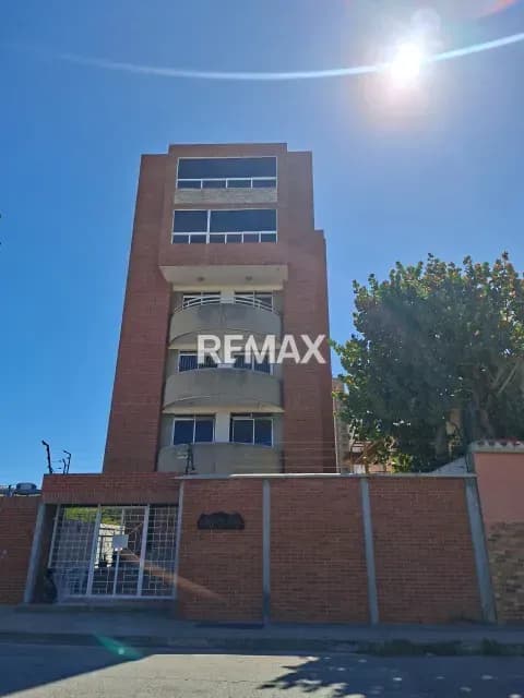 EN ALQUILER APARTAMENTO EN PORLAMAR