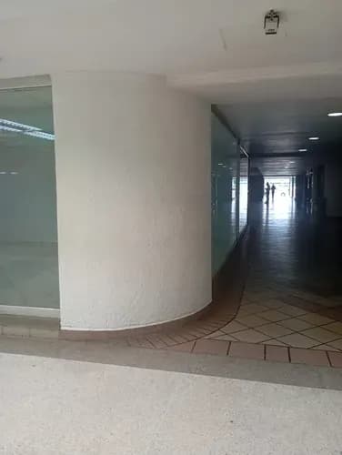 Ofrece Local En El Centro Comercial Paseo Las Industrias En Valencia 46 M2 De Construcción Planta Baja 1 Baño Aire Acondicionado Excelente Ubicación Cerca De La Entrada Principal , Tráfico Constan