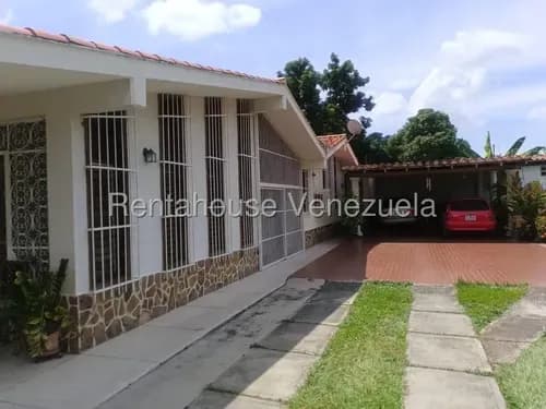 Casa En Venta En Barrio Sucre Maracay Excelente Zona Norte De Maracay Amplia Cómoda Segura Tanque Subterráneo Invierte Seguro Lista Para Firmar Nela 26-16406