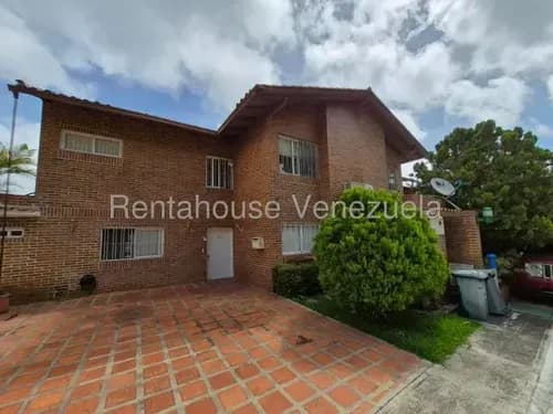 Town House En Venta, Ubicado Loma Linda En Mls 26-8078 Zm.