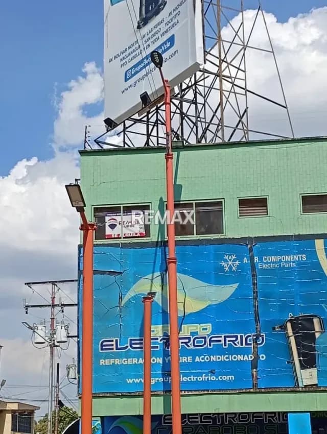 Amplia Oficina en Alquiler av. las ferias