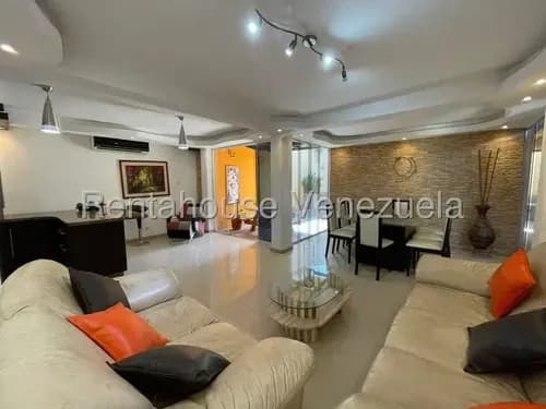 Julio Latouche 26-7289 Townhouse En Venta Mañongo Valencia, Amplio, Cómodo, Hermosa Área Recreativa Con Piscina Y Cancha Múltiple, Pozo De Agua.