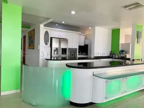 Apartamento De 260mts En Venta Urb La Soledad Maracay (piscina, Planta Electrica Y Gimnasio) 25-14518 Avel