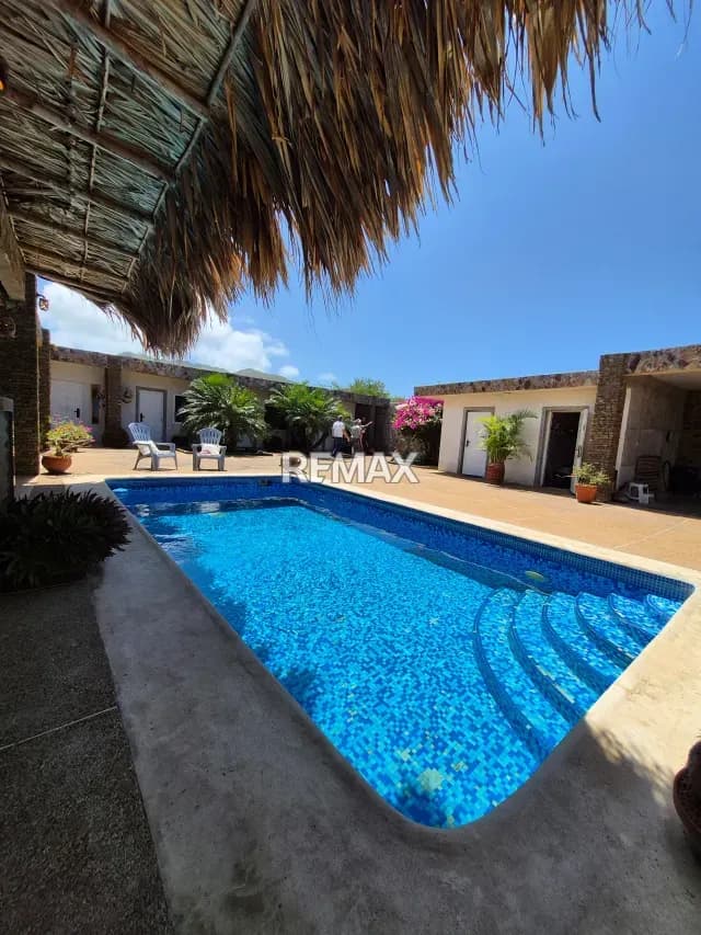 En Playa El Agua, venta de Posada Turística