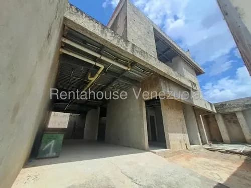 Gjg Vende Casa Tres Niveles En Obra Gris Urb Corinsa Gjg 26-4395