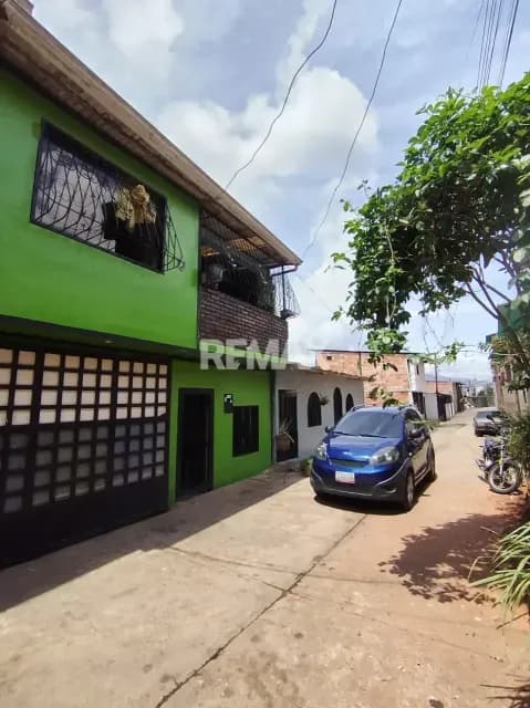 Vendo Casa de 2 niveles Altos de Gallardin palo gordo
