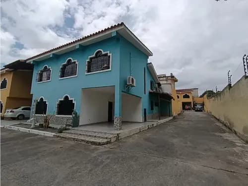 Casa En Venta En Barquisimeto -urb Villa Funchal Ey-9998941