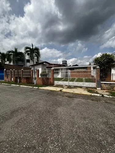 Angelica Rivas Vende Casa En Calle Cerrada, Urbanización Valles De Camoruco, Valencia Vzla