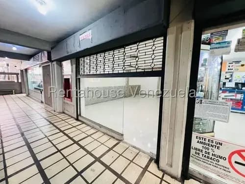Local Comercial En Venta Cc Maracay Plaza Excelente Punto Posee 1 Baño Y 1 P/estacionamiento Rm:25-22199