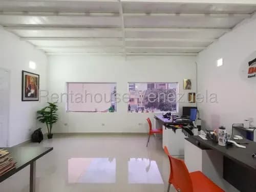 Local Comercial Tipo Consecionario Ubicado En Zona Estratégica Del Centro De Barquisimeto, Lara Y-v