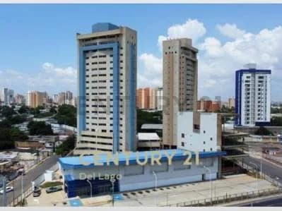 amplio local comercial tipo galpón Avenida El Milagro con Bella Vista