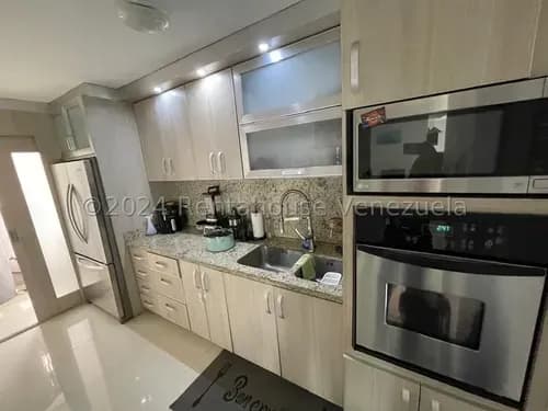 Apartamento En Alquiler Con Vista Al Avila En Terrazas Del Avila 26-14425