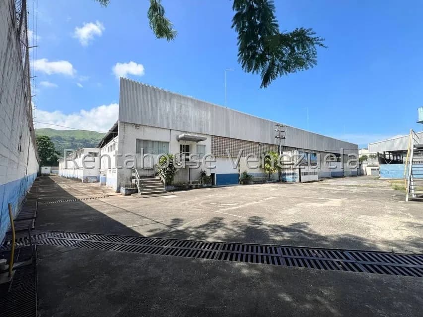 Comercial (Industrial) en Venta en Zona Industrial, Aragua