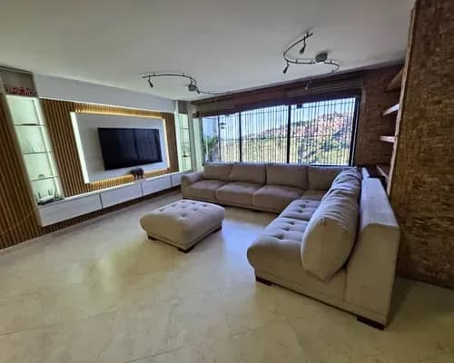 Agp Apartamento En Venta En La Urb. Miranda, Caracas, 4 Puestos De Estacionamiento 26-13538