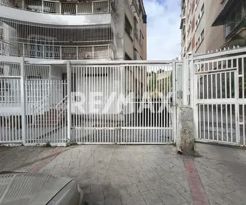Amplio Local An Alquiler A Pie De Calle En Colinas De Bello Monte