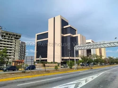 Andreymar Canelón Vende Amplia Y Cómoda Oficina Al Este De Barquisimeto, Cód. 24-8062, En Obra Gris Para Remodelar A Tu Gusto.