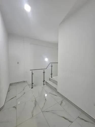 Impresionante Townhouse De Diseño Minimalista De 149 M2 Con Acabados En Porcelanato Calacatta, Tres Habitaciones, Amenidades Estilo Club Y Dos Puestos Techados San Diego, Estado Carabobo Gr-ind