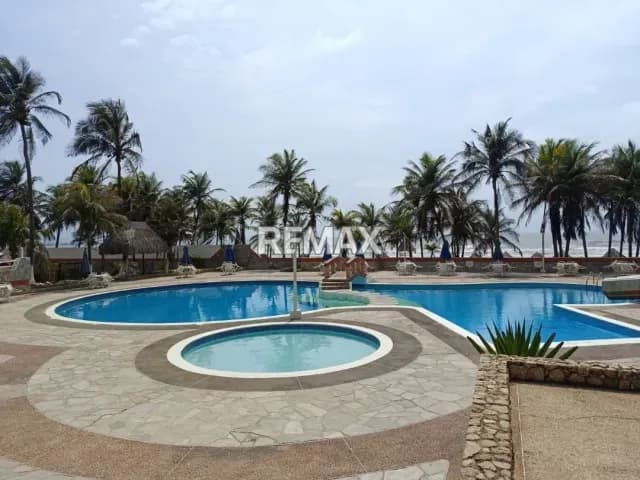 EN VENTA APARTAMENTO EN EL CONJUNTO RESIDENCIAL LOS ROQUES, EXCELENTES CONDICIONES, A ORILLA DE CARRETERA NACIONAL Y CON SALIDA AL MAR