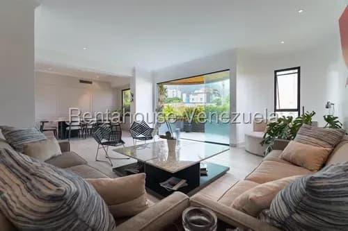 Af- De Oportunidad, Apartamento En Venta En El Country Club, Con Terraza, 3 Habitaciones Con Baño Privado, Edificio Con Pozo De Agua