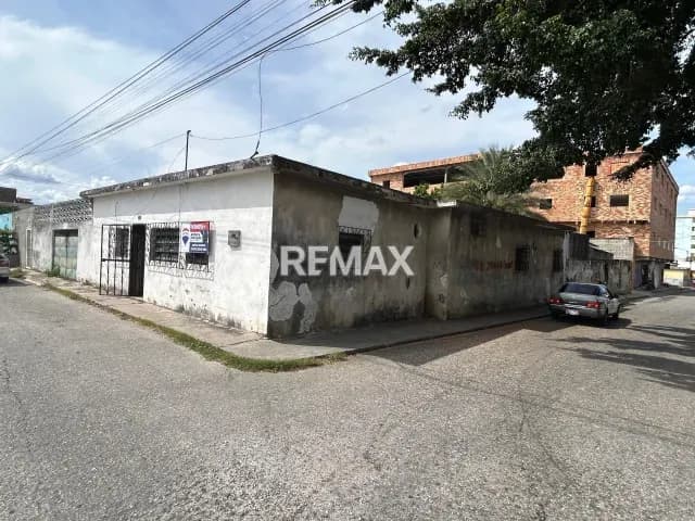 VENDO CASA COMERCIAL EN CENTRO DE CABUDARE