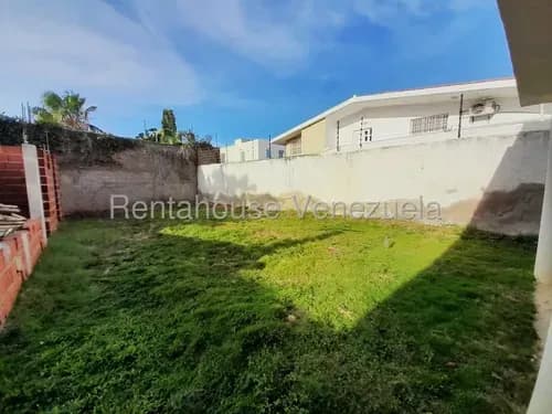 Casa A Estrenar Para Decorar A Su Gusto En Conjunto Privado Al Este De Coro # 26-21190