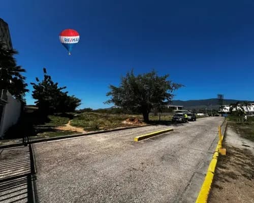 Re/max 2 Mil Vende, Terreno En La Avenida Terranova, En Porlamar, Nueva Esparta, Isla De Margarita